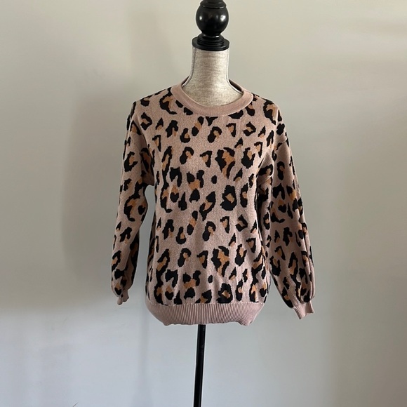 Long sleeve leopard sweater.  Excellent condition.  No tags.  Size Medium. - Picture 1 of 4